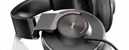 AKG K550 : Enfin du nouveau ! Un nouveau casque vient enrichir la gamme « HOME » chez AKG : Placé dans le segment haut de gamme (Reference-Class Hi-Fi Headphones), le K550 est un casque de type fermé, avec une réponse en fréquence de 14hz-28khz, une impédance de 32 Ohms et une sensibilité de 114 dB/mW.