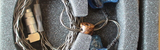 EarSonics EM4 Le Test INTRODUCTION EarSonics un des acteurs majeurs de la distribution professionnelle et grand public averti dans le domaine des IEM moulés et universels propose depuis 2004 des produits très prisés