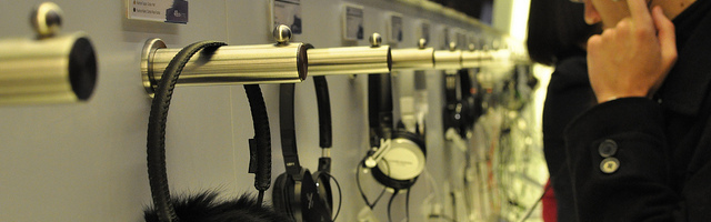 Audio-Technica : ça ne mange pas de pain J’ai un don pour les titres moisis, et j’assume : Audio-Technica s’installe en France avec une boutique concept où sa gamme de casques est visible , un peu à la manière des Apple Store.