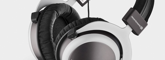Beyerdynamic T70-250 ohms Le T70 de beyer dynamic est un casque fermé circum-aural qui vue sa taille et son poids ne sera pas des plus aisé à utiliser en nomade.