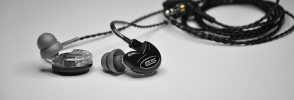 Earsonics rappelle le SM64… pour l’améliorer ! La firme montpelliéraine Earsonics a décidé de rappeler les modèles envoyés de son nouveau vaisseau amiral, le SM64. Loin d’être pour cause de défaut, la firme souhaite leur ajouter une dernière amélioration.