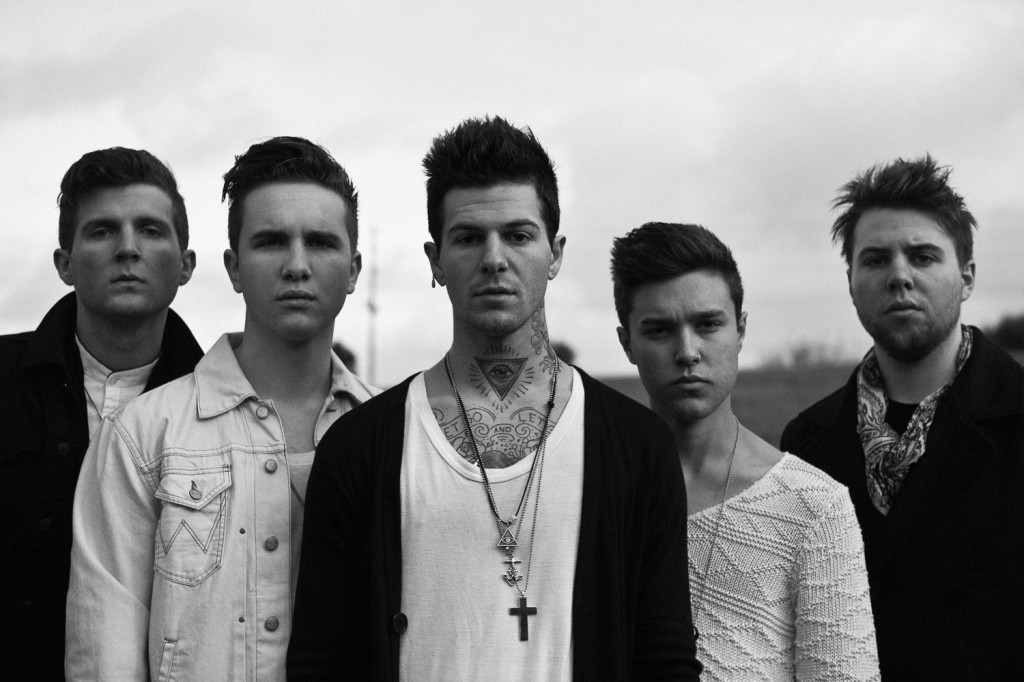 Weekly #1 : The Neightbourhood – I Love You The Neightbourhood est un groupe de rock alternatif basé en Californie qui s’est formé en Août 2011. Le groupe est composé du chanteur Jesse Rutherford, guitaristes Jeremy Freedman et Zach Abels, le bassiste Mikey Margott et le batteur Bryan Sammis.
