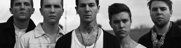 Weekly #1 : The Neightbourhood – I Love You The Neightbourhood est un groupe de rock alternatif basé en Californie qui s’est formé en Août 2011. Le groupe est composé du chanteur Jesse Rutherford, guitaristes Jeremy Freedman et Zach Abels, le bassiste Mikey Margott et le batteur Bryan Sammis.