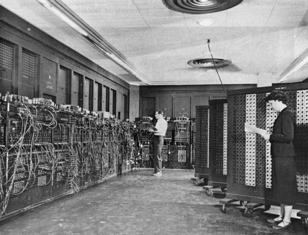 ENIAC : ordinateur à tubes de 1946 (plus de 17,000 tubes)