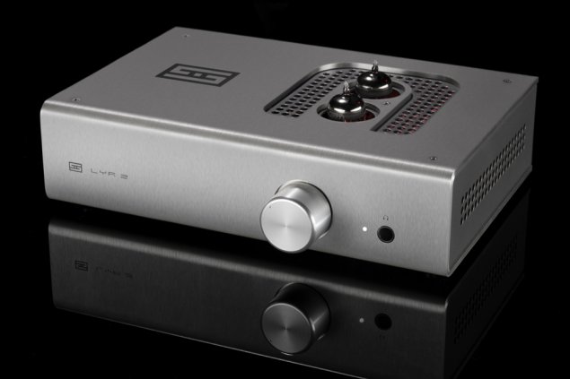 Schiit LYR 2 : exemple typique d'un amplificateur (casque) hybride : l'étage de gain utilise des tubes, l'étage d'amplification des transistors.