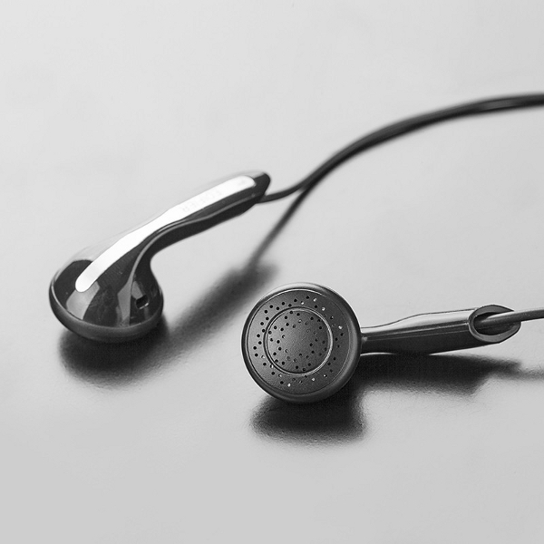 AKG K545